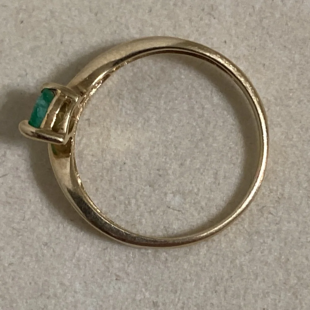 10K Gold Emerald Ring - Picture 6 of 8